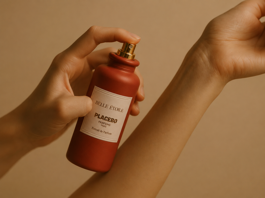 Application du parfum — extrait Placebo Paris